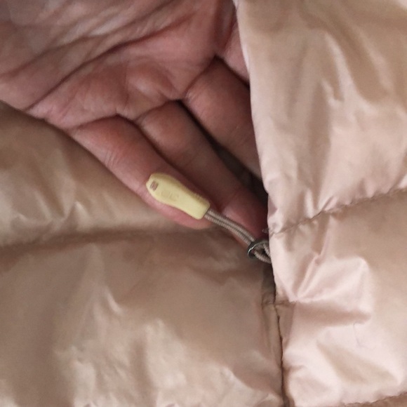 Light weight and packable down filled jacket - Picture 4 of 12